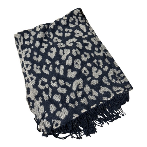 Mark and Graham Black Animal Print Cheetah Print Blanket Style Wrap Fringe Scarf - Picture 3 of 4